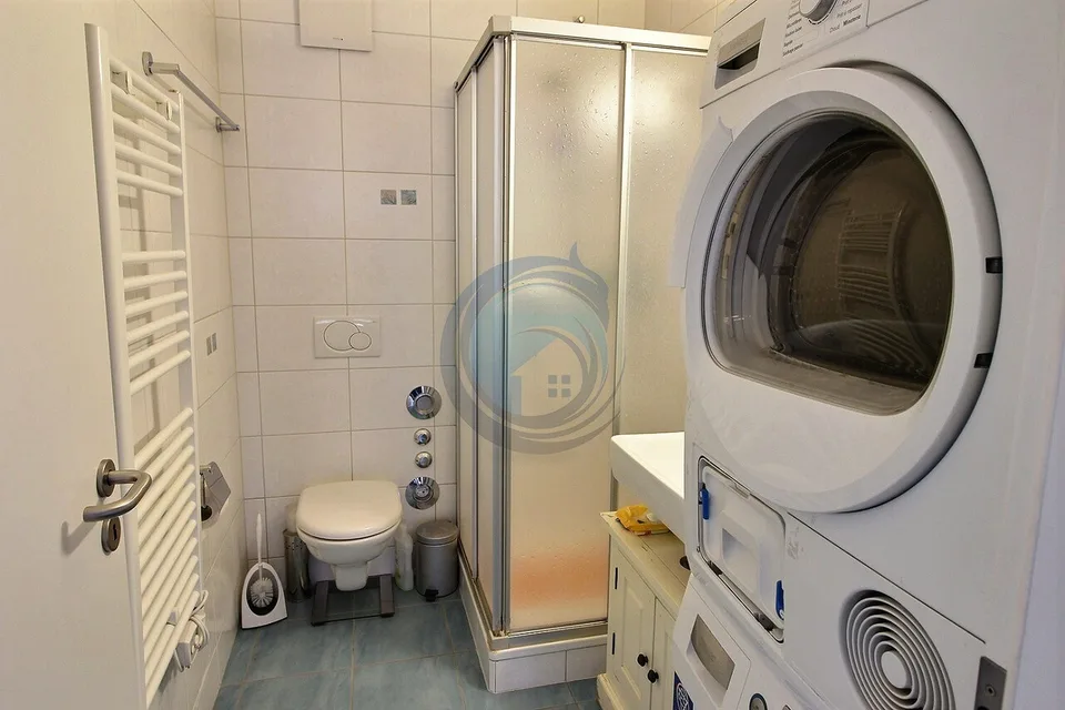 SCHÖNE ECKWOHNUNG MIT 3 ZIMMERN UND BALKON - NAHE DEM UFER DES SEES – Foto 8 von 13