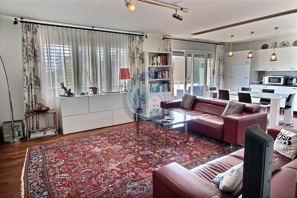 Schönes 3-Zimmer-Eckapartment mit Balkon in der Nähe des Genfersees
