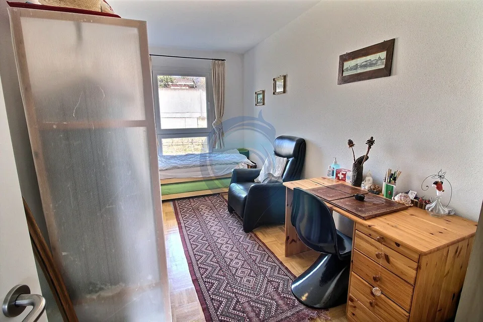 Schönes 3-Zimmer-Eckapartment mit Balkon in der Nähe des Genfersees