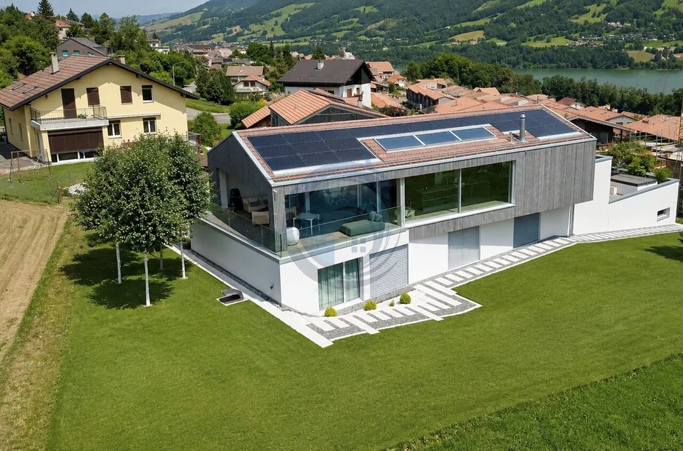 Magnifica villa contemporanea di 7,5 locali a Morlon