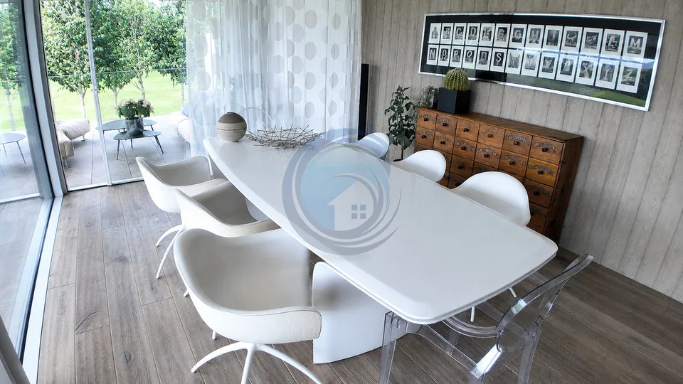MAGNIFICA VILLA CONTEMPORANEA DI 7,5 STANZE A MORLON – foto 12 di 13
