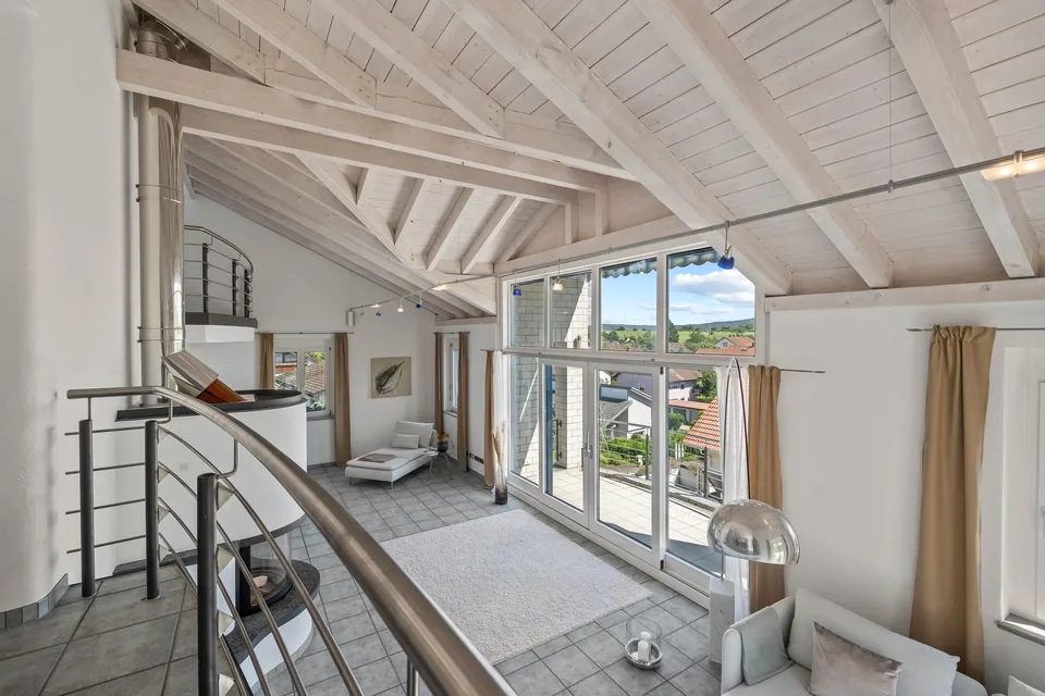Architektenhaus mit Pool und 2 Garagen – Foto 9 von 13