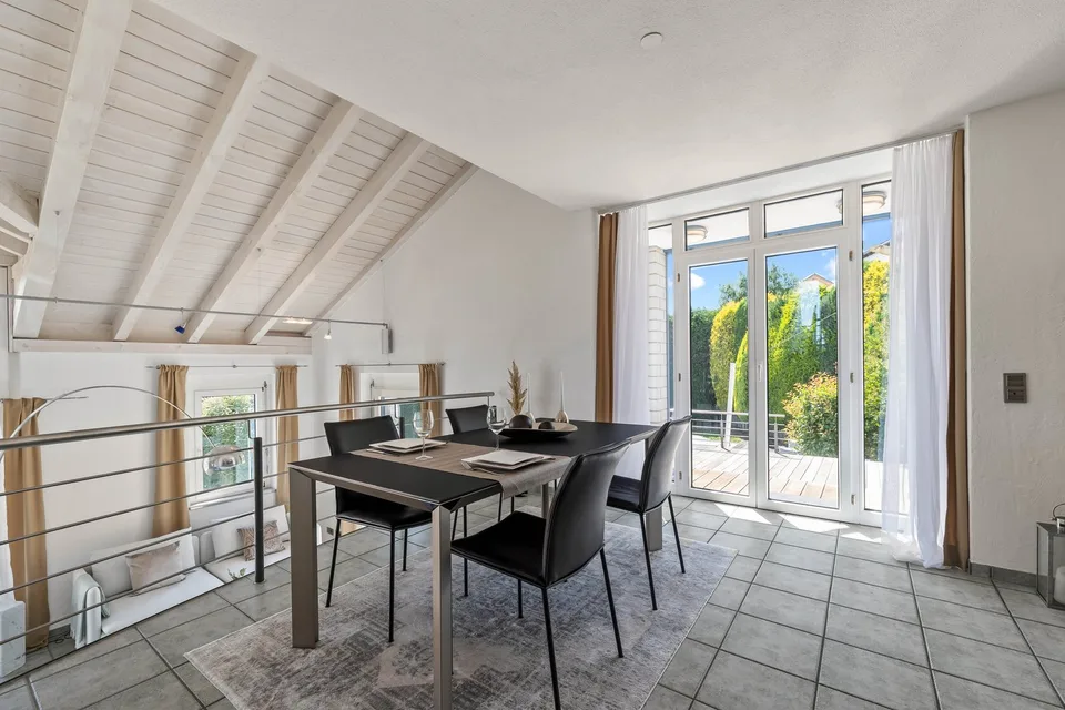 Casa dell'architetto con piscina e 2 garage