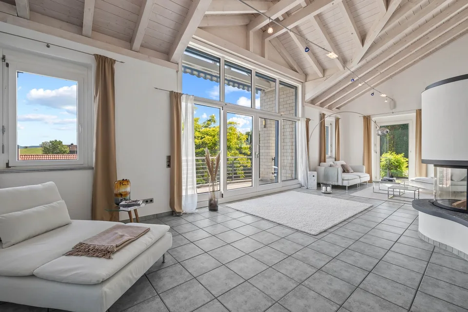 Architektenhaus mit Pool und 2 Garagen – Foto 8 von 13