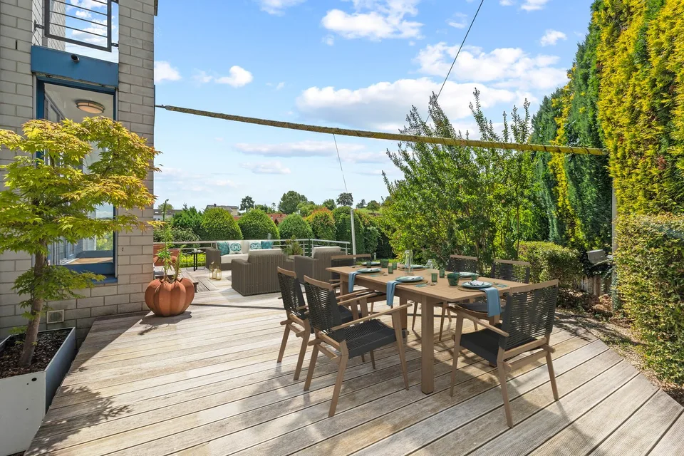 Architektenhaus mit Pool und 2 Garagen – Foto 12 von 13