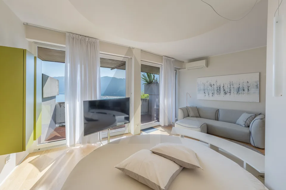 STUDIO ARREDATO CON TERRAZZA E VISTA LAGO – Foto 9 von 12