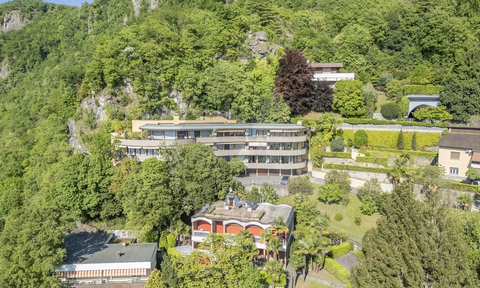 STUDIO ARREDATO CON TERRAZZA E VISTA LAGO