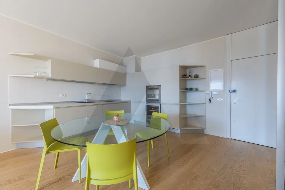 STUDIO ARREDATO CON TERRAZZA E VISTA LAGO – Foto 6 von 12