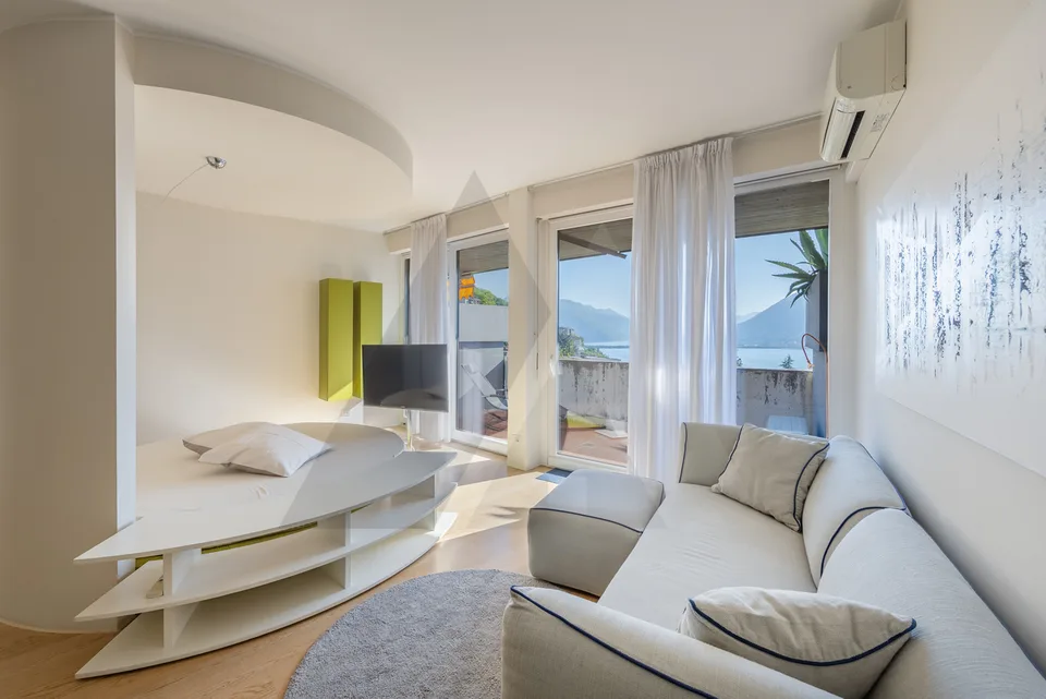 STUDIO ARREDATO CON TERRAZZA E VISTA LAGO – Foto 8 von 12