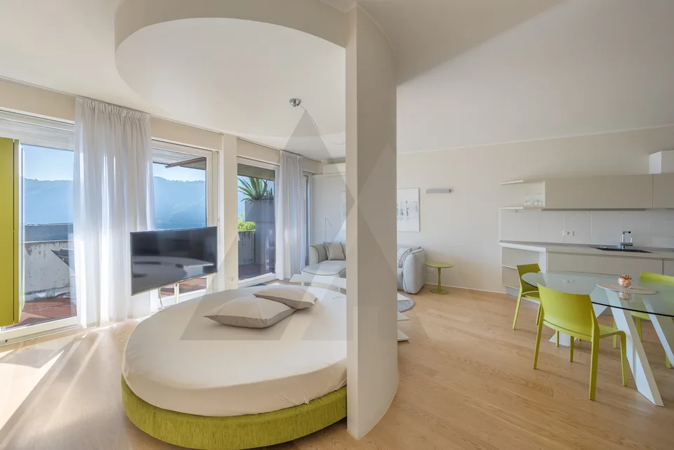 STUDIO ARREDATO CON TERRAZZA E VISTA LAGO – Foto 10 von 12