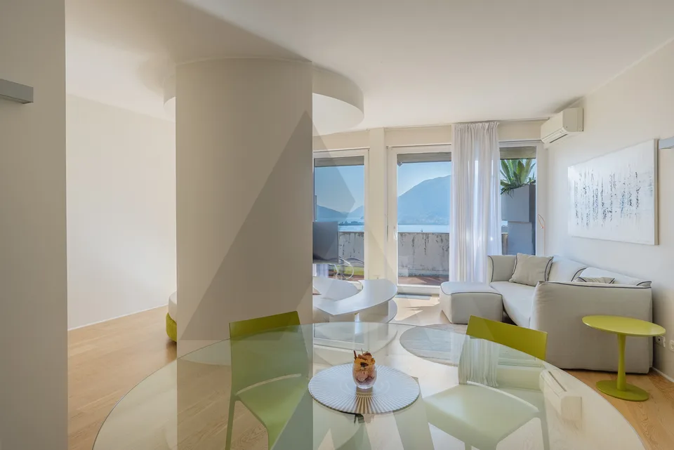 STUDIO ARREDATO CON TERRAZZA E VISTA LAGO