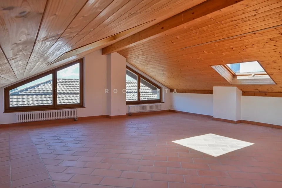 Storica casa nel Nucleo con Piazzetta privata e box-auto – photo 12 of 13