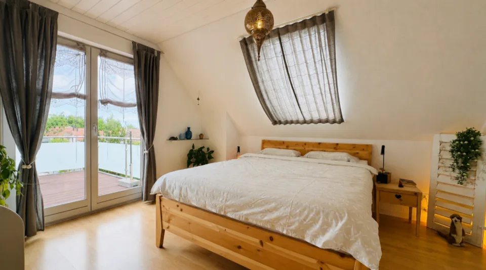 Casa unifamiliare di 4,5 locali ben curata con giardino invernale, grande giardino, box auto e posto auto