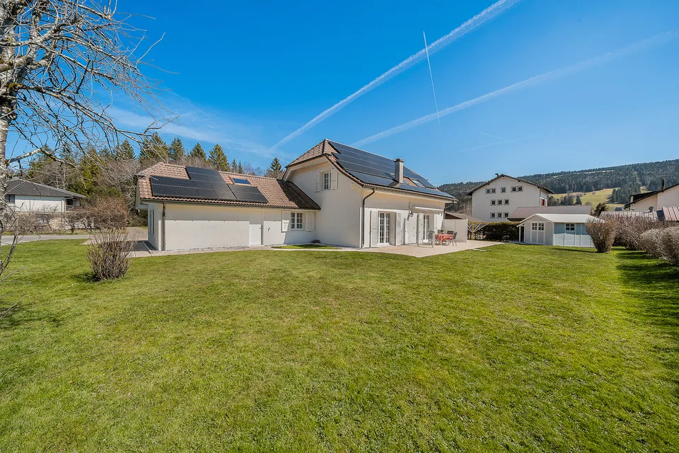 Prächtige Villa in Wohngebiet gelegen