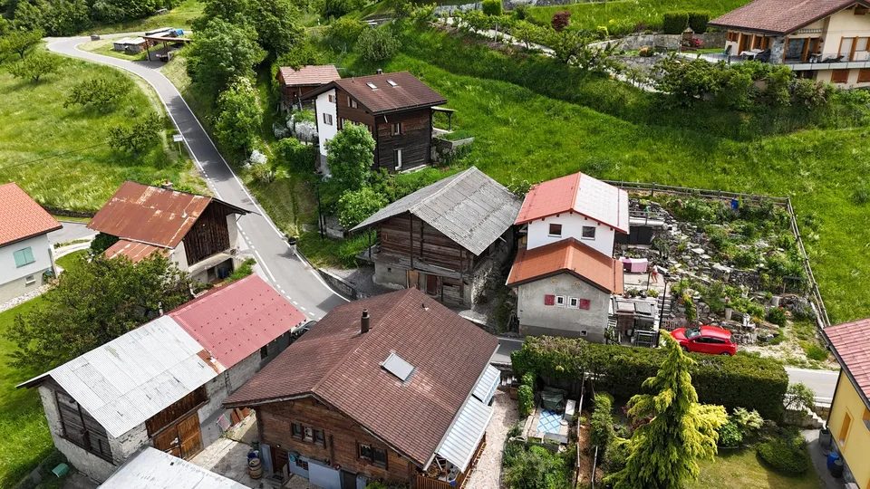 Raccard zur Renovierung mit Genehmigung, in den unteren Teil von Nendaz