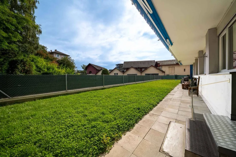 Bel appartement de 2,5 pièces en rez de jardin et plein centre ville !