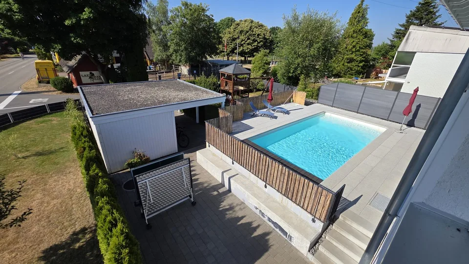 Modern single-family house with pool