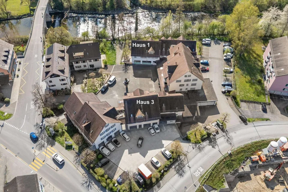 Wohn- und Geschäftshäuser mit bewilligter Umnutzung zu mehr Wohnraum