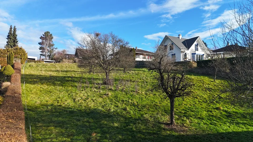 2'972 m² grosses Bauland mit Bauernhaus