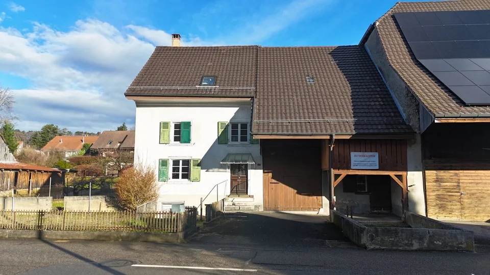 2'972 m² grosses Bauland mit Bauernhaus