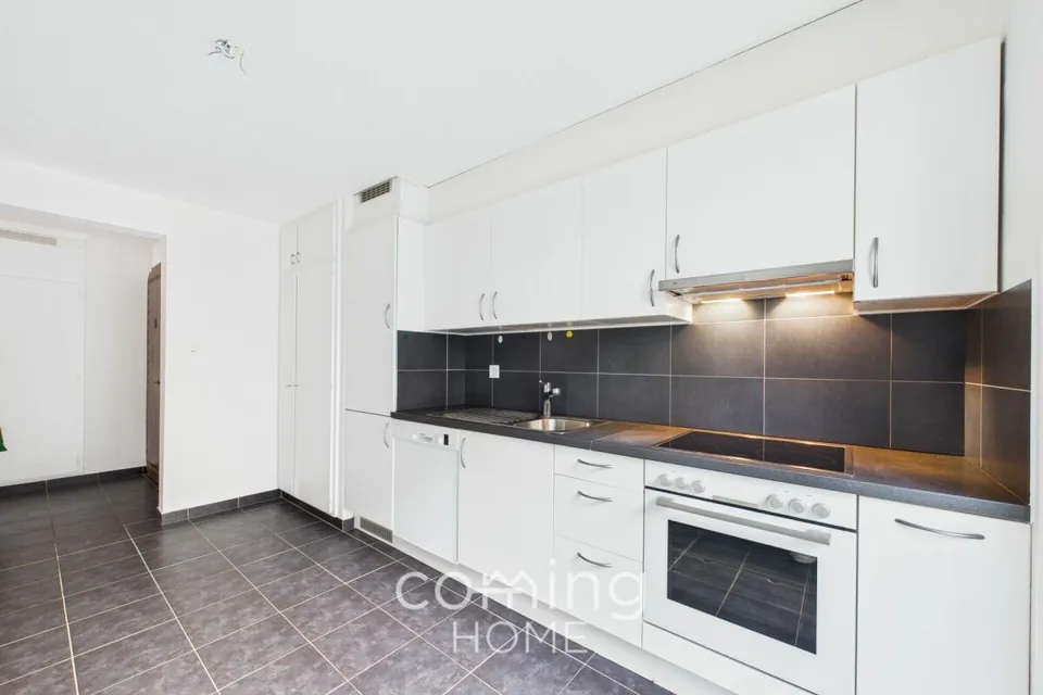 Balcon, vue sur les montagnes et calme - appartement de 3,5 pièces bien entretenu dans la ville ensoleillée de Viège