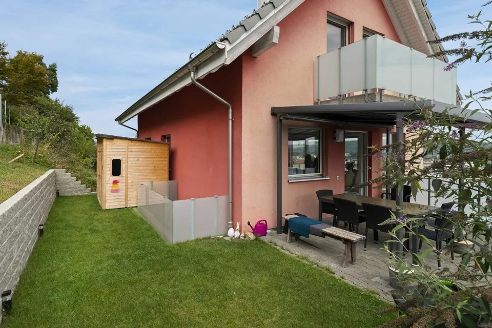 Charmante Maisonette-Gartenwohnung mit atemberaubender Aussicht