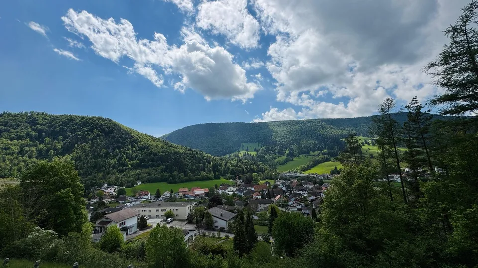 Magnifique attique de 3.5 pièces avec vue sur le village de Sonceboz-Sombeval