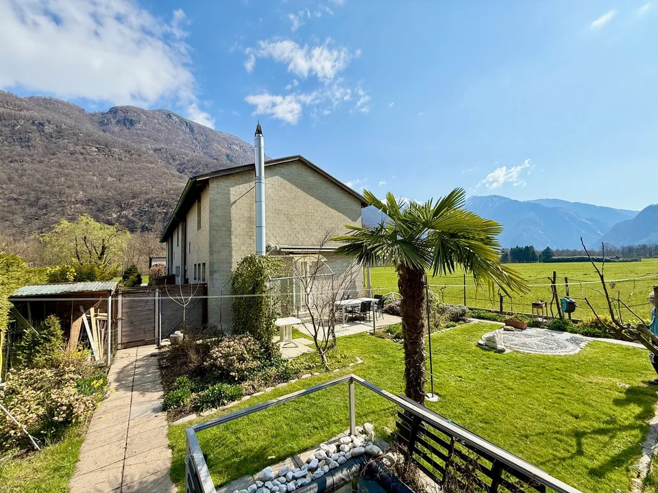 Casa unifamiliare con giardino e vista sulle montagne - Einfamilienhaus mit Garten