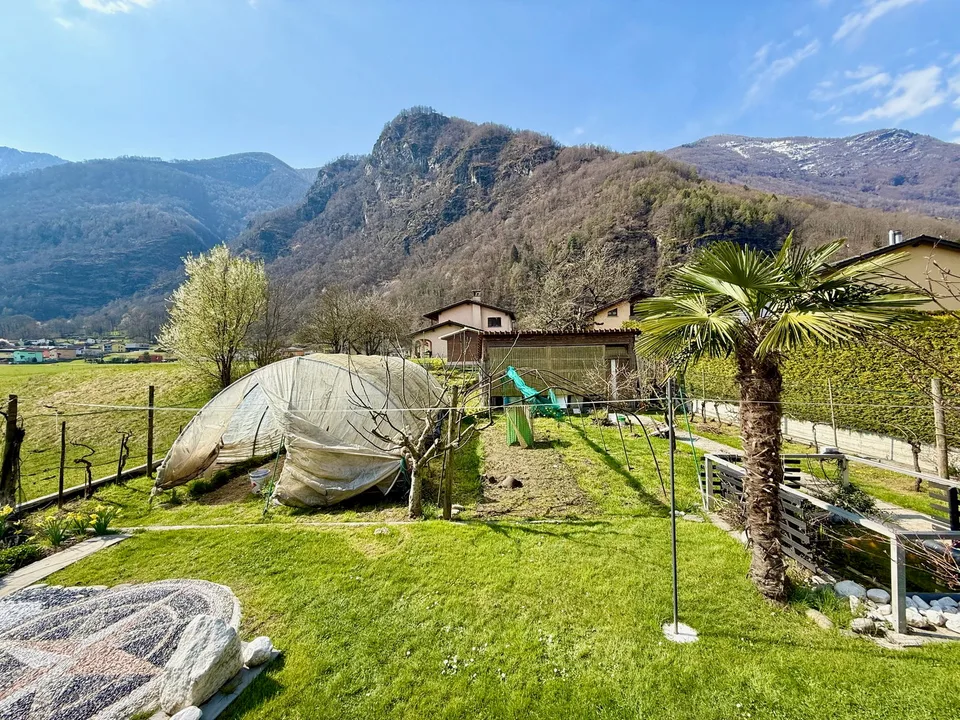 Casa unifamiliare con giardino e vista sulle montagne - Einfamilienhaus mit Garten