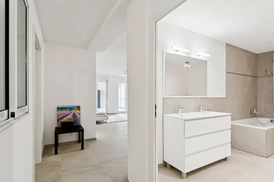 Die Kunst des Wohnens im Herzen von Ajoie: Eleganz und Modernität in Alle – Foto 6 von 12