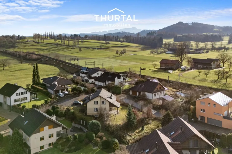 Ampio terreno, layout pratico degli ambienti e bellamente inserito nel quartiere residenziale