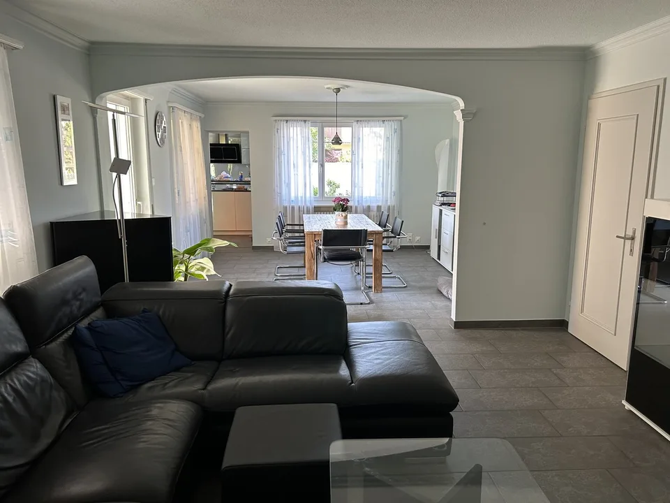Einmaliges Einfamilienhaus plus grosse 2.5 Zimmer Wohnung