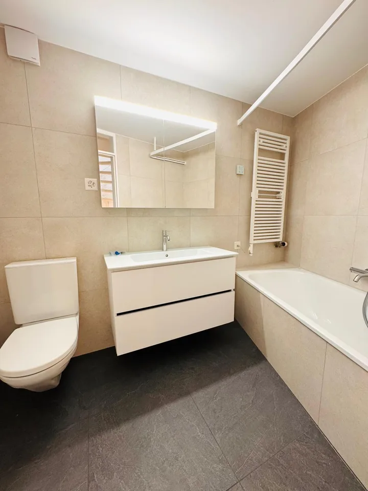 Neu sanierte 5.5-Zimmer Maisonette-Wohnung an ruhiger Lage – Foto 8 von 9