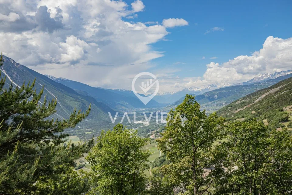 Votre nouveau chez-vous au milieu de la nature. Un refuge avec une vue lointaine