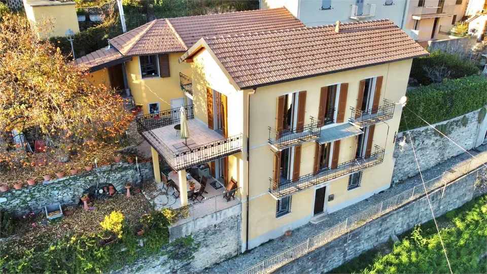 Ampia casa di paese ristrutturata in una posizione  tranquilla e soleg
