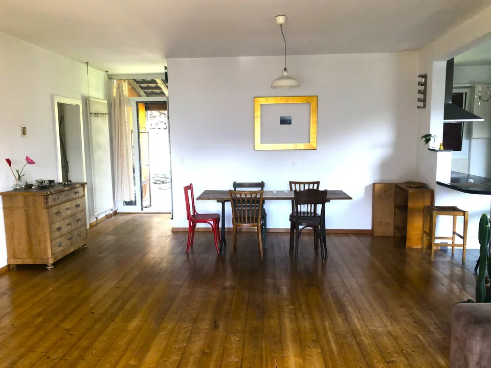 Casa bifamiliare soleggiata vicino ai laghi