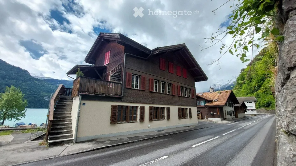 Charmante 3.5-Zimmer-Altbauwohnung mit traumhaftem Seeblick in Brienz