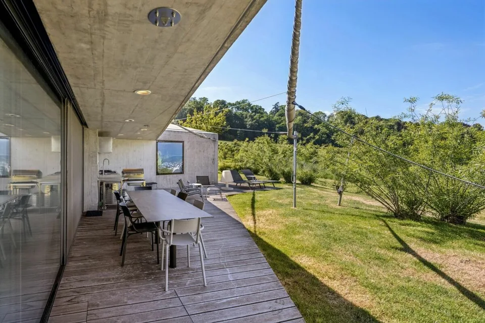 Villa d'architecte contemporaine au coeur d'un environnement privilégié
