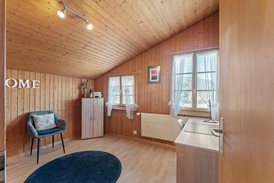 Einfamilienhaus mit Aussicht: Chalet-Traum in der Landwirtschaftszone – Foto 11 von 13