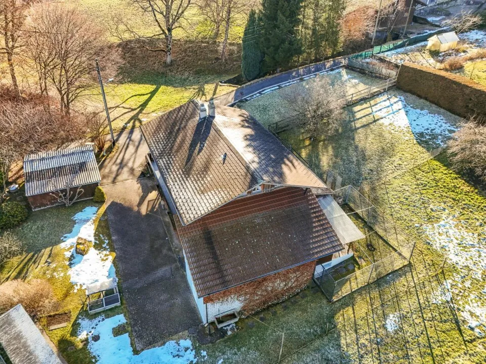 Einfamilienhaus mit Aussicht: Chalet-Traum in der Landwirtschaftszone