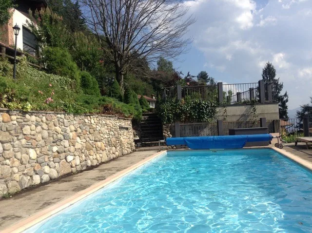 Schöne und moderne Villa in ruhiger und sonniger Lage mit privatem Pool und traumhaftem Seeblick – Foto 20 von 26