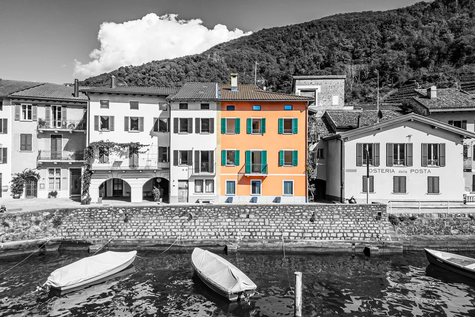 Affascinante casa ticinese fronte lago
