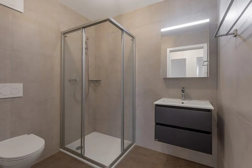Neue 4.5-Zimmer-Wohnung mit Balkon im Erdgeschoss zu verkaufen in St-Aubin