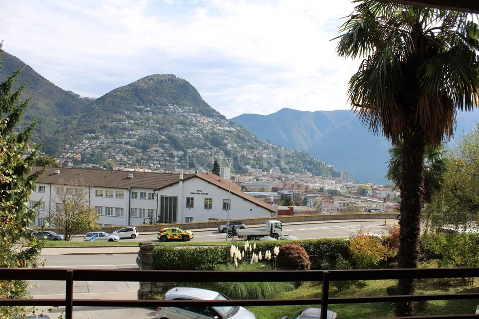 Lugano: Helles 3.5-Zimmer-Wohnung mit Seeblick und Stadtblick