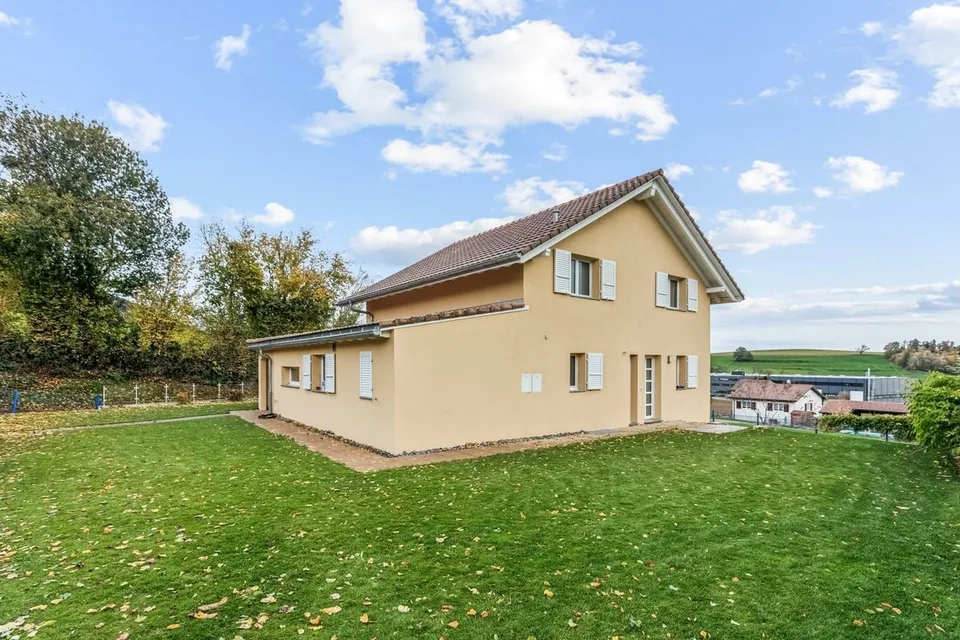 Villa individuale moderna e luminosa, ambiente dominante – foto 6 di 19