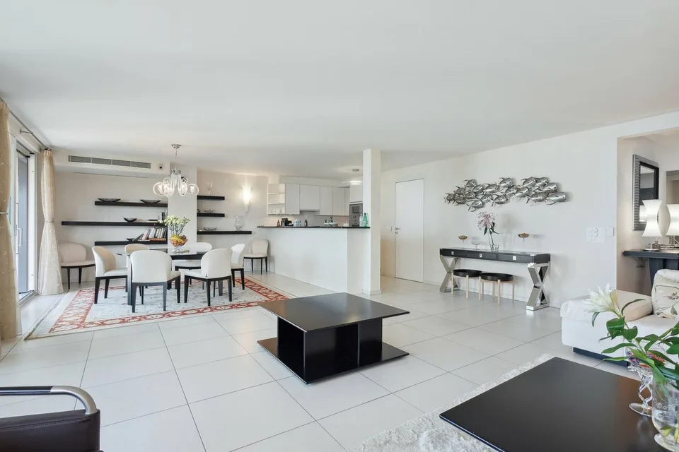 GELEGENHEIT - GERÄUMIGES 4,5-ZIMMER-PENTHOUSE IM STADTZENTRUM MIT PANORAMABLICK