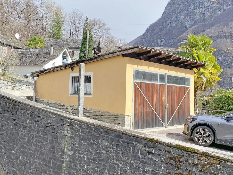 Vallemaggia, Cevio, Maison Tessinoise Typique Rénovée, Terrasse et Jardin – photo 11 sur 12