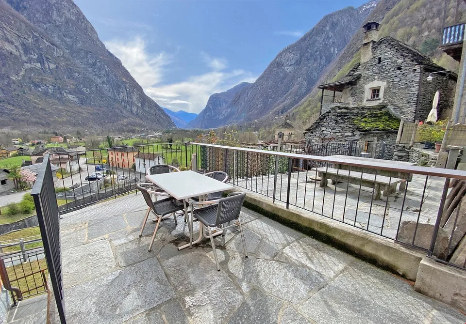 Vallemaggia, Cevio, Typisches Tessiner Haus renoviert, Terrasse und Garten