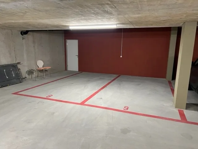 Parkplatz oder Doppelparkplatz, wenn gewünscht auch mit einem kleinen abschliessbaren Keller