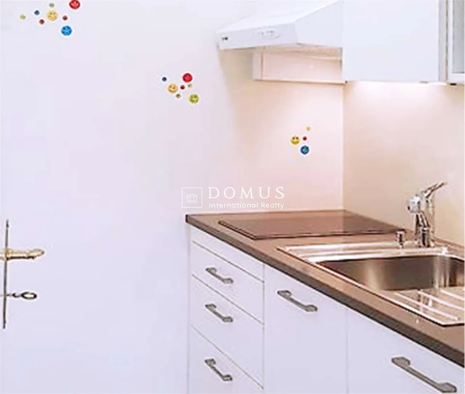 Schönes möbliertes Apartment im letzten Stock
